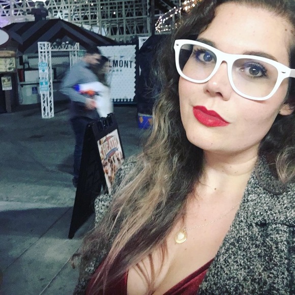 Meet your Posher, Genevieve - Picture 3 of 4